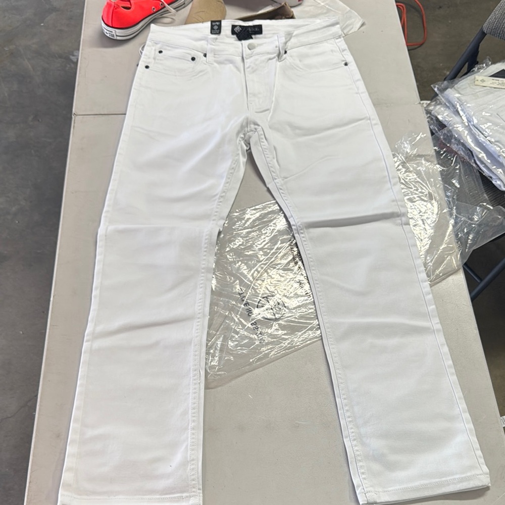 Kayden K White Straight-Leg Jeans Classic Style